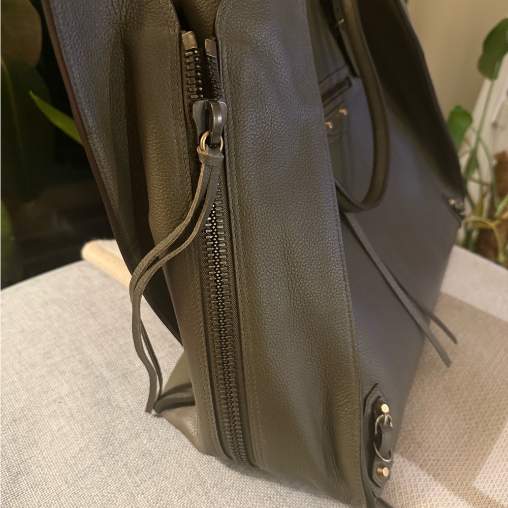 NWT- Authentic Balenciaga Tote Bag- Papier A4- Never used! Nordstrom purchase - Picture 4 of 12